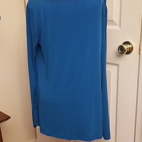 Gorgeous teal blue top - Picture 3 of 5